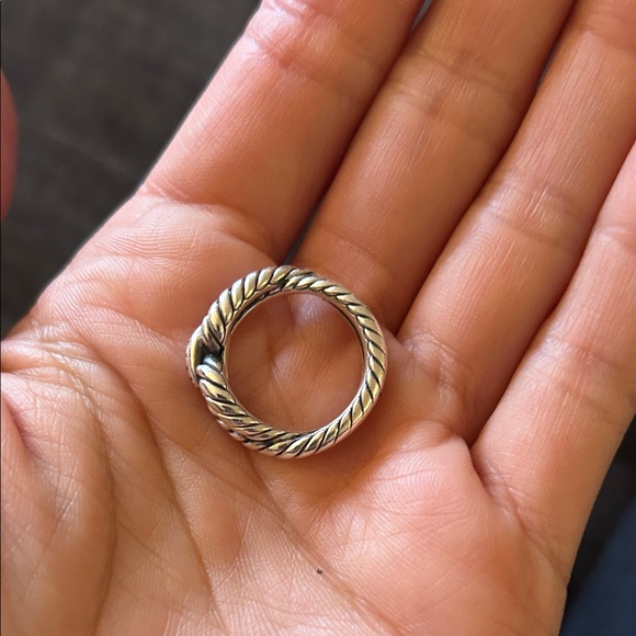 David Yurman cable loop band ring. Great condition all diamonds intact - Picture 2 of 4